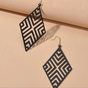 Black geometrical earrings